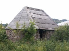 pohled zezadu zleva