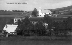 dobová pohlednice vsi s márnicí u kostela