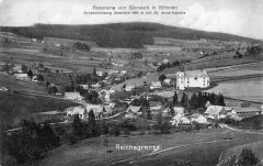 dobová pohlednice vsi s kostelem