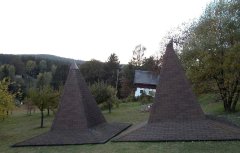 sejmuté provizorní střechy věží