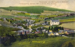 dobová pohlednice vsi s kostelem