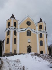 průčelí kostela