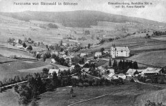 dobová pohlednice vsi s kostelem