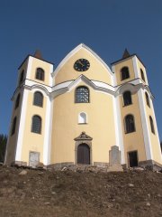 průčelí kostela