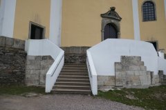 nové schodiště před kostelem