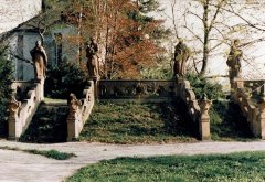 původní kostelní schodiště u zámku ve Skalce u Dobrušky