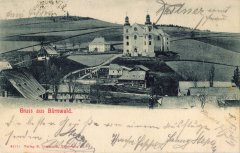 dobová pohlednice vsi s kostelem