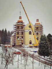 umísťování báně na věž