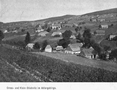 dobová pohlednice vsi s kostelem
