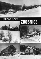dobová pohlednice vsi s kostelem