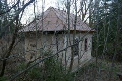 pohled zezadu zleva
