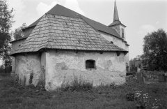 starší foto kostela (za márnicí)