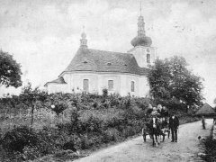 dobová pohlednice s motivem kostela - výřez