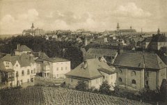 starší foto kostela (vpravo)
