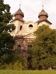 průčelí kostela