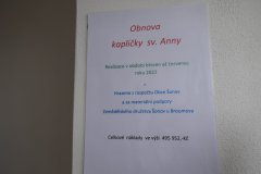 pohled do interiéru - informace o obnově kaple