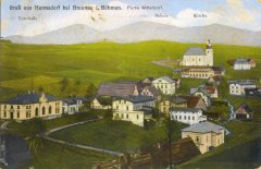 dobová pohlednice vsi s kostelem