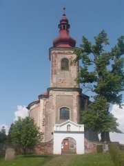 průčelí kostela