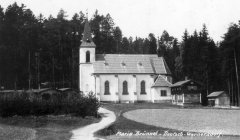 dobová pohlednice s motivem kaple