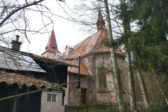 pohled zezadu zprava