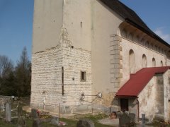 pohled zepředu zprava - stažené zdivo