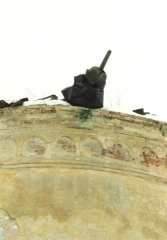 kaple před částečnou opravou - propadlá střecha