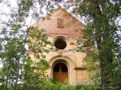 průčelí kaple