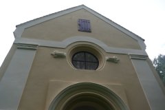 horní část průčelí