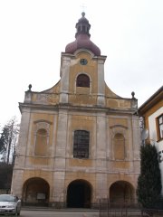 průčelí kostela