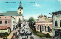 dobová pohlednice města s kostelem