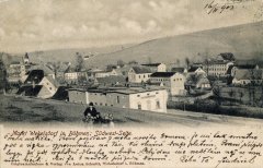 dobová pohlednice města s kostelem