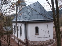 pohled zezadu zprava