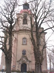 průčelí kostela