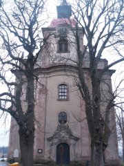 průčelí kostela