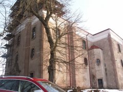 pohled zepředu zprava - oprava fasády