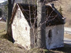 pohled zezadu zleva