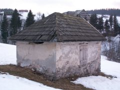 pohled zezadu zleva
