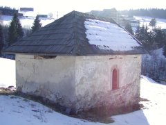 pohled zezadu zleva