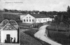 dobová pohlednice vsi s kaplí