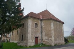 pohled zezadu zprava