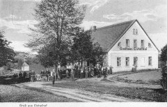 kaple na dobové pohlednici (vlevo)
