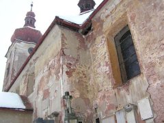 detail poškození pravé stěny