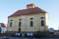 pohled zepředu zleva - provizorně zastřešená věž