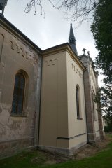 pohled zezadu zleva