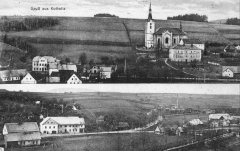 dobová pohlednice vsi s kostelem
