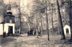 starší foto kaple (vlevo)