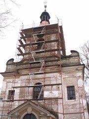 horní část průčelí