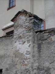 pohled zezadu zleva