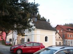 pohled zepředu zprava