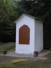 kaplička před poškozením orkánem